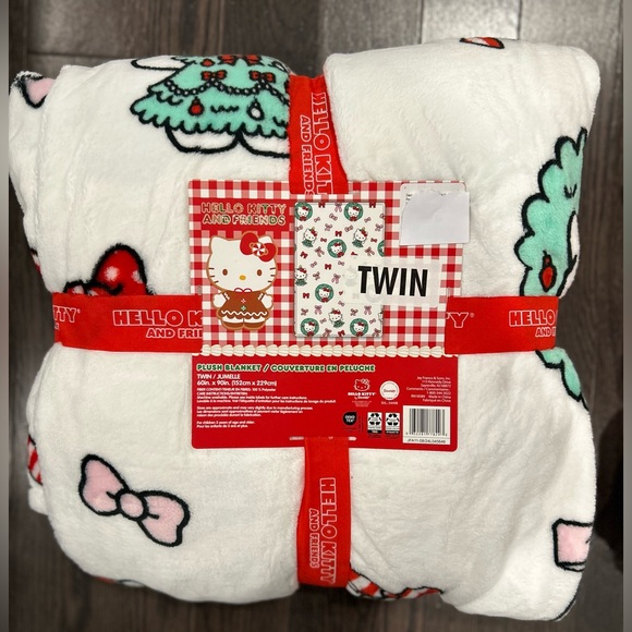 Hello Kitty Twin plush blanket NWT - Picture 2 of 3